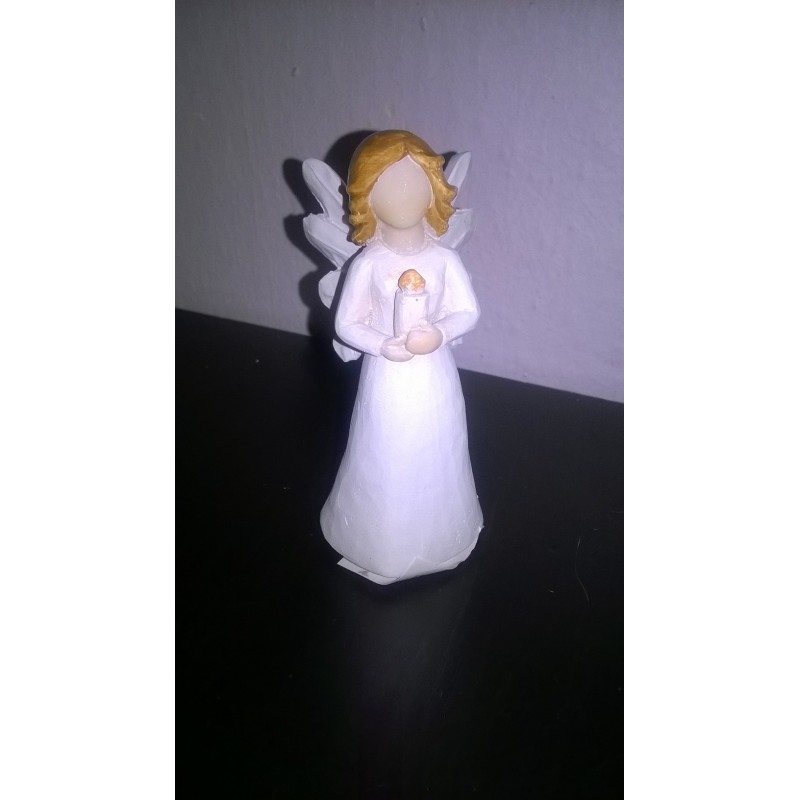 Figurka andílka se svíčkou